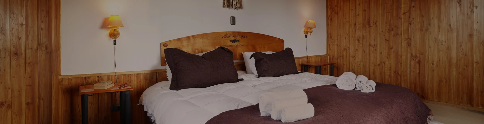 Habitación Doble Matrimonial Hotel Posada del Río — cama king, Patagonia.
